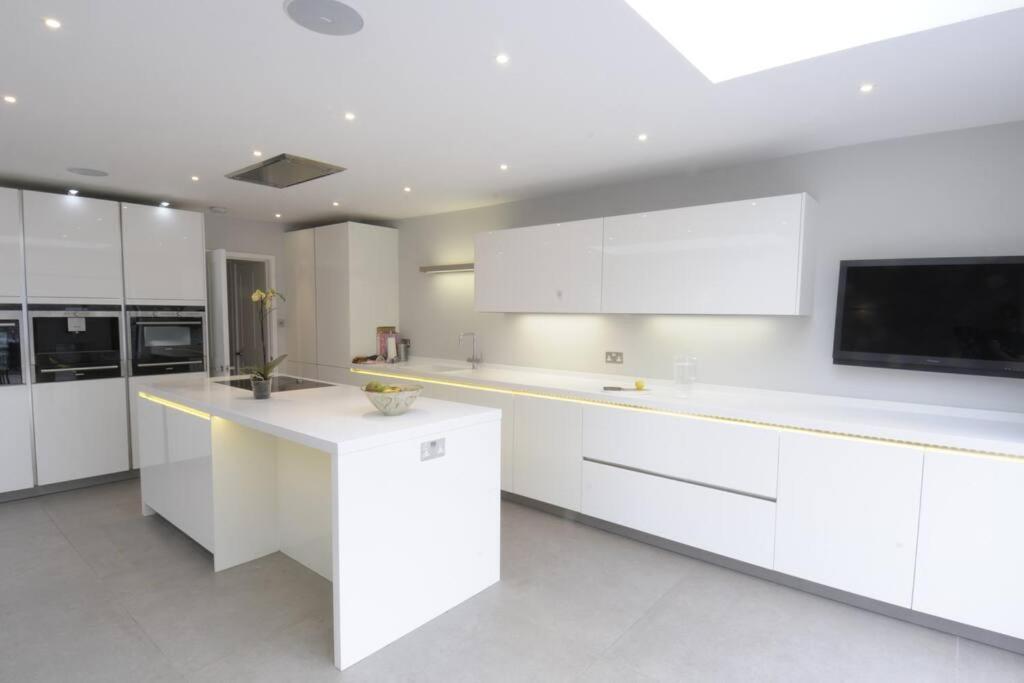 Four Bedroom Modern Victorian Wandsworth House Londen Buitenkant foto