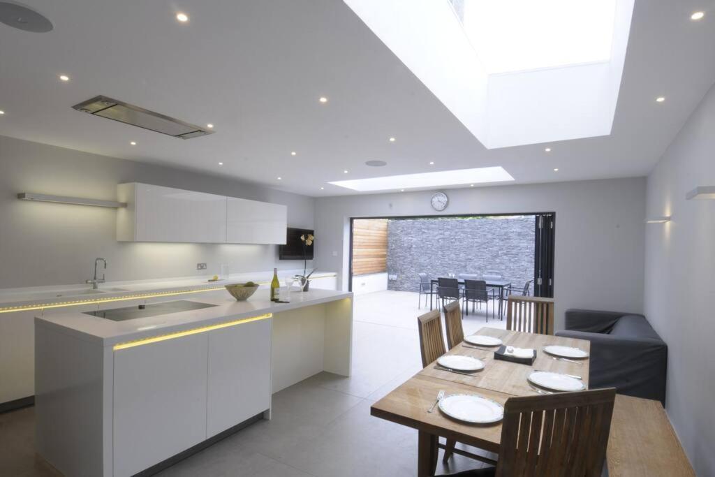 Four Bedroom Modern Victorian Wandsworth House Londen Buitenkant foto